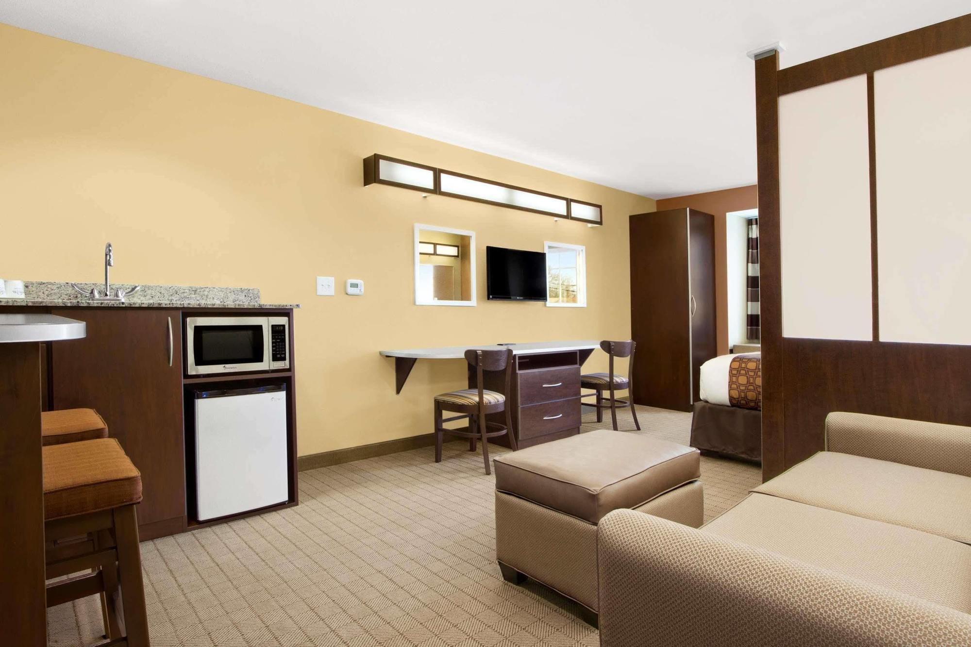 שלביוויל Microtel Inn & Suites By Wyndham מראה חיצוני תמונה